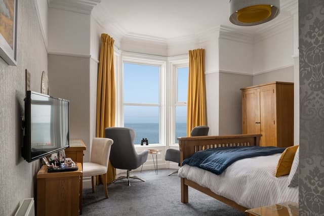 Superior Double Room, Ensuite, Sea View