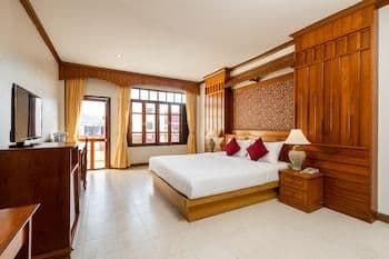 Deluxe Room, Pool View