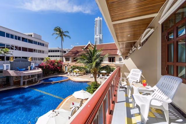 Deluxe Room, Pool View