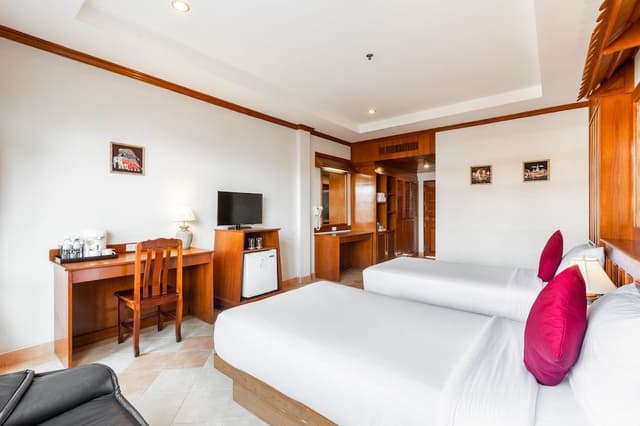 Deluxe Room, Pool View