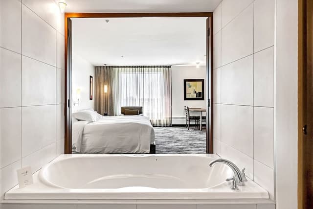 Room, 1 King Bed, Jetted Tub