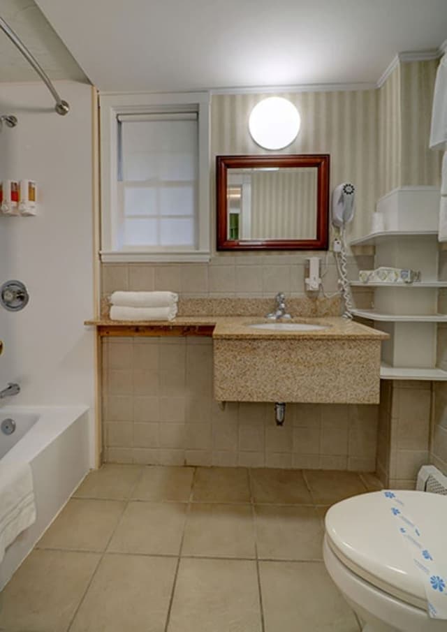 Suite (Lower Level)