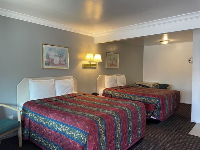 Room, 2 Queen Beds, Non Smoking