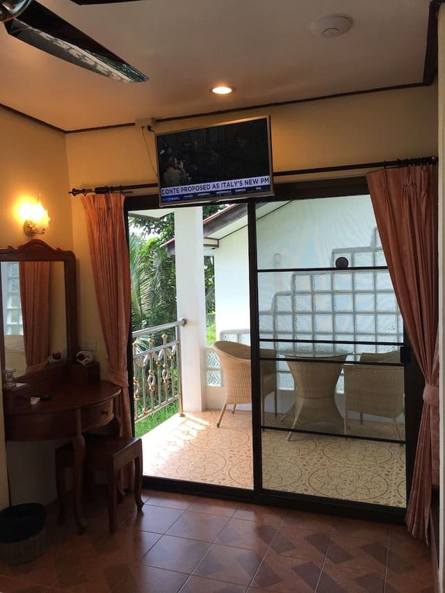 Room, Sea View