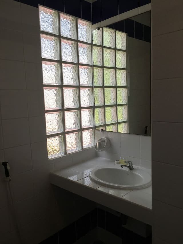 Room, Sea View
