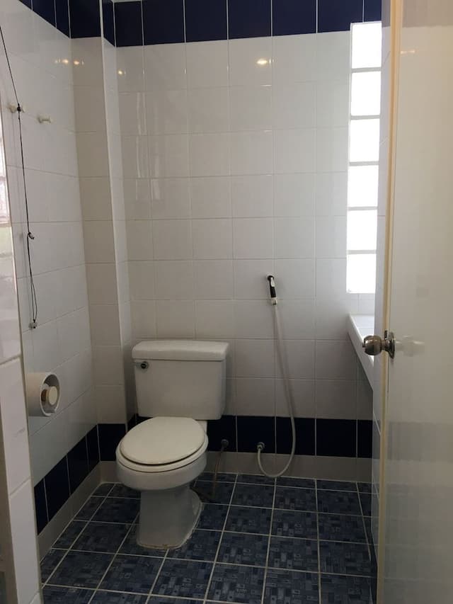 Room, Sea View