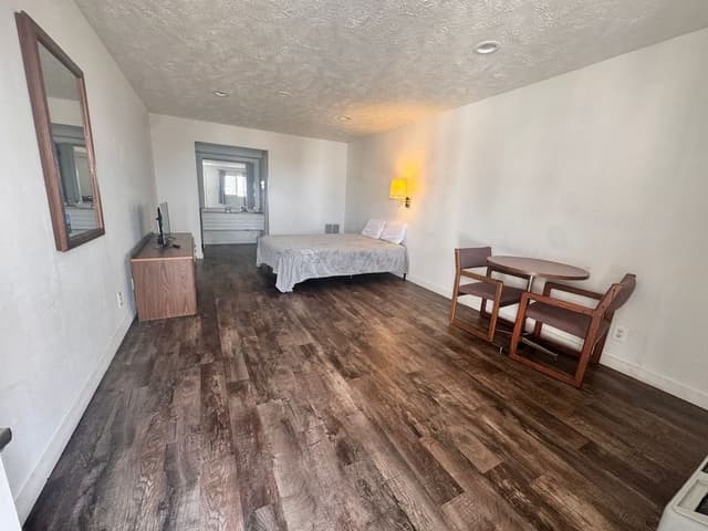 Room, 1 King Bed, Non Smoking