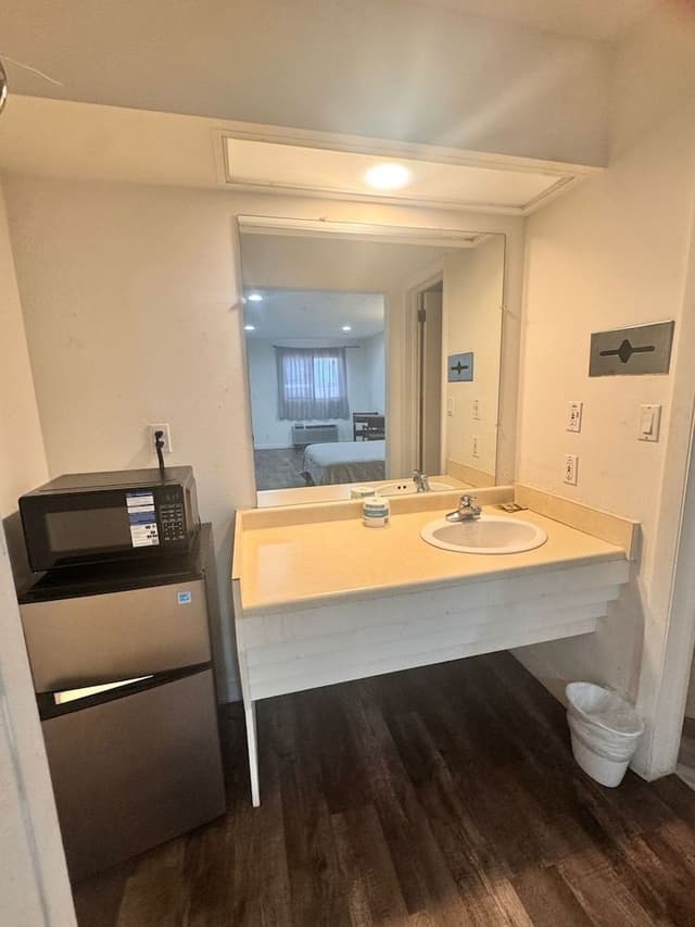 Room, 1 King Bed, Non Smoking