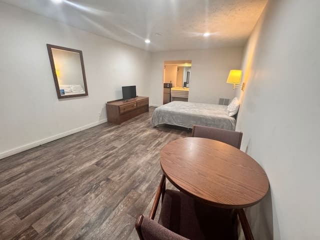 Room, 1 King Bed, Non Smoking