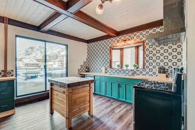 Deluxe House, Multiple Bedrooms, Mountain View, Mountainside
