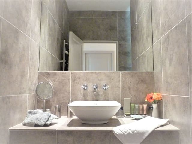 Superior Room, 1 King Bed, Pool Access, Ground Floor