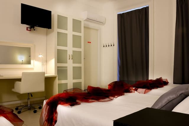 Comfort Triple Room, Private Bathroom (2 letti matrimoniali)