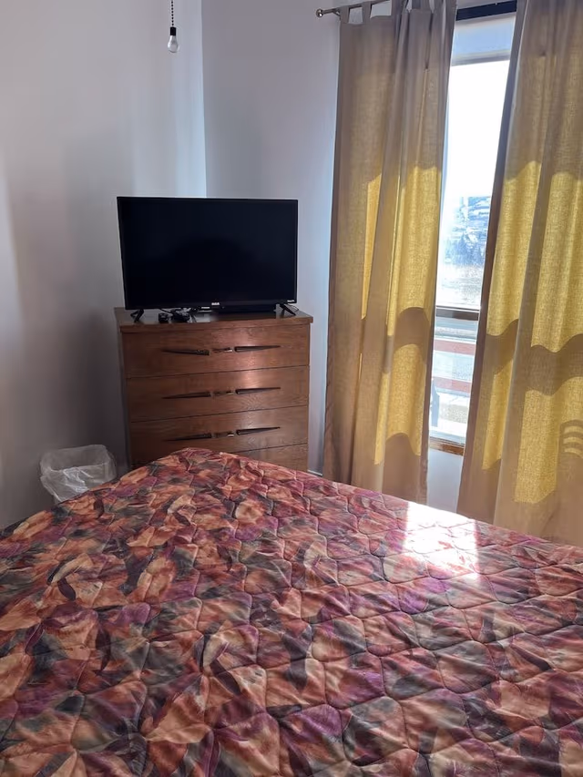 Basic Room, 1 Queen Bed, Valley View