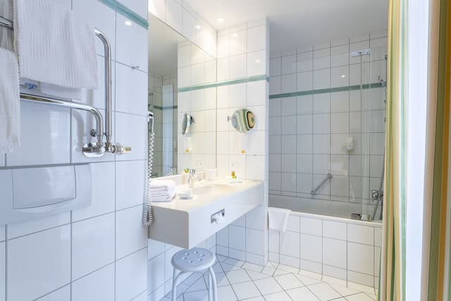 Junior Suite, 1 Queen Bed, City View