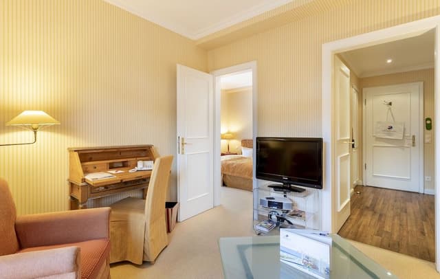 Junior Suite, 1 Queen Bed, City View