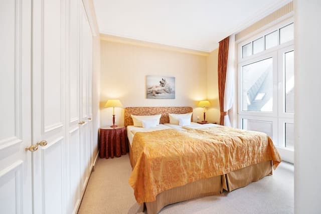 Junior Suite, 1 Queen Bed, City View