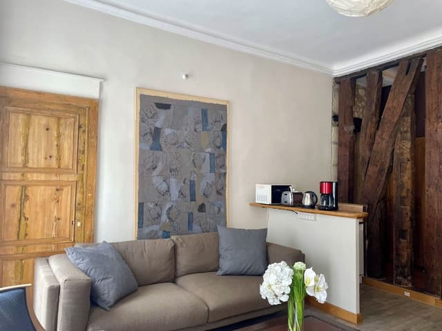 2 bedroom apartment (No air conditioning/no elevator/cleaning service at extra charge)
