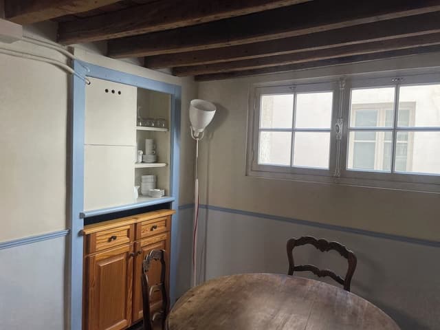 3 bedroom apartment (No air conditioning/no elevator/cleaning service at extra charge)