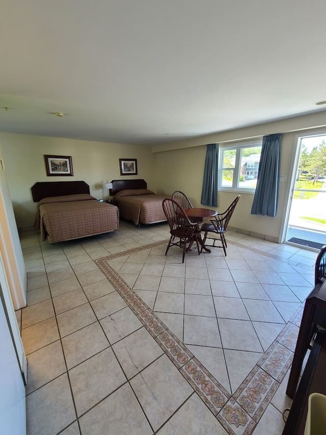 2 Double Beds, Suite, Lake View