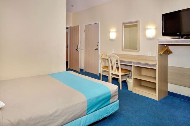 Standard Room, 1 Queen Bed, Non Smoking