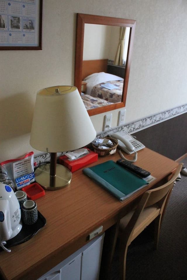 Twin Room, Smoking