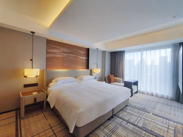Swiss, Suite, 1 King Bed, City View