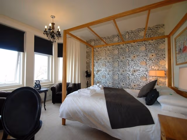 Luxury Double Room, Ensuite, Sea View (4 Poster front sea view)