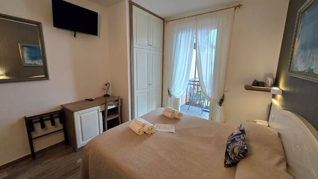 Double or Twin Room, Lake View (Small n.2)