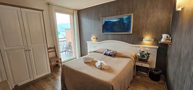 Superior Double Room, Lake View (Queen n.7)