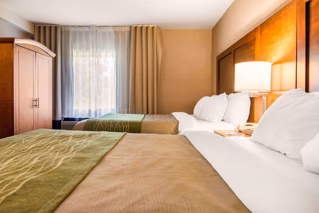 Suite, 2 Queen Beds, Non Smoking (Two person Sofabed)