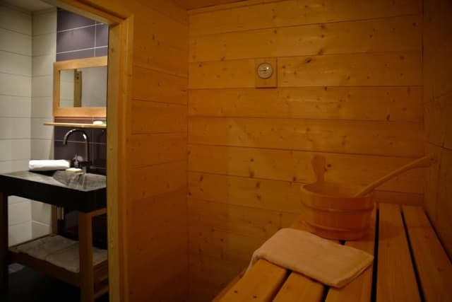 Six-Bedroom Apartment (12 people)