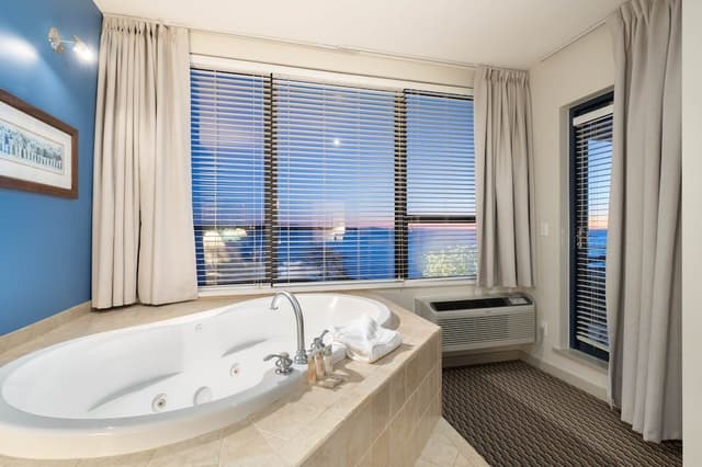 Suite, 1 Bedroom, Jetted Tub