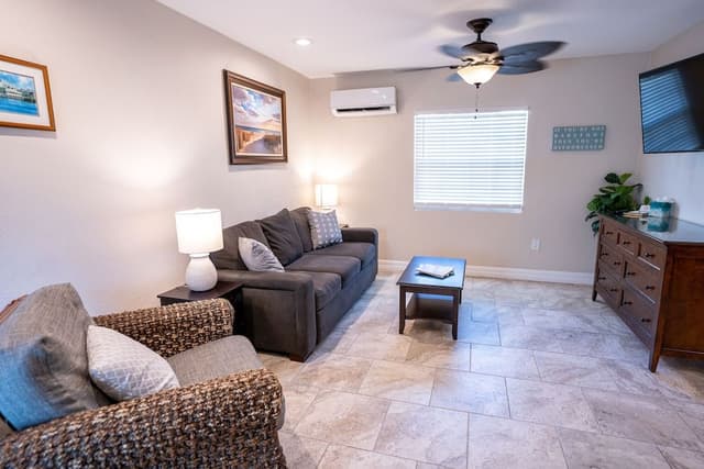 Deluxe Suite, 1 Bedroom (Unit 107)
