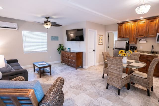 Deluxe Suite, 1 Bedroom (Unit 107)