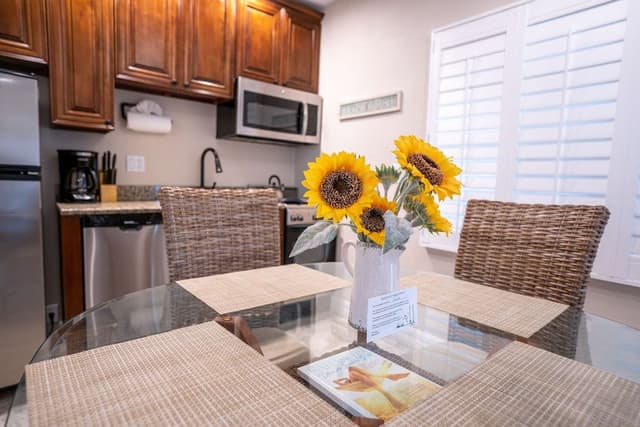 Deluxe Suite, 1 Bedroom (Unit 107)