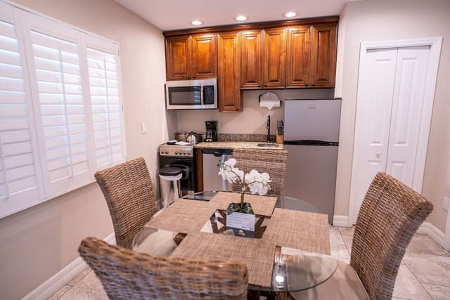 Premium Studio Suite, 1 King Bed with Sofa bed (Unit 104)