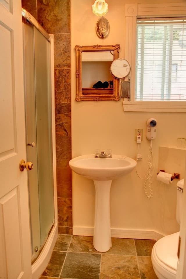 Room with 1 Queen Bed and 1 Sofa Bed (6-Course Dinner & Hot Tub Included)