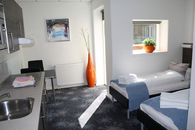 Studio, Balcony