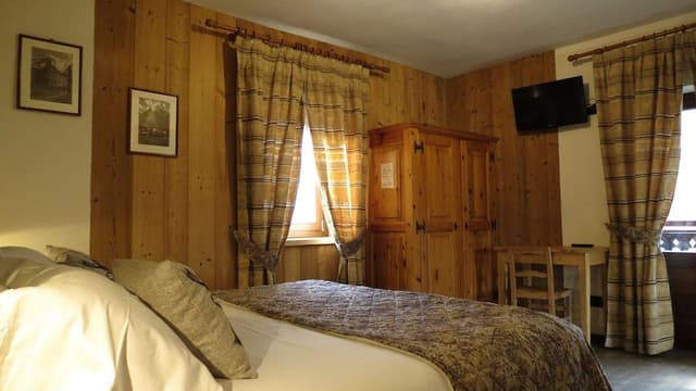 Double Room, 1 Queen Bed