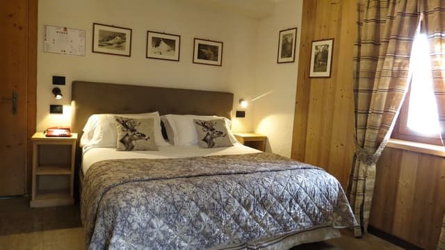Double Room, 1 Queen Bed