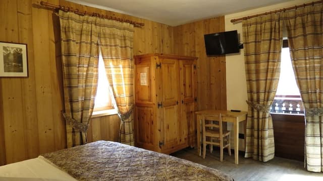 Double Room, 1 Queen Bed