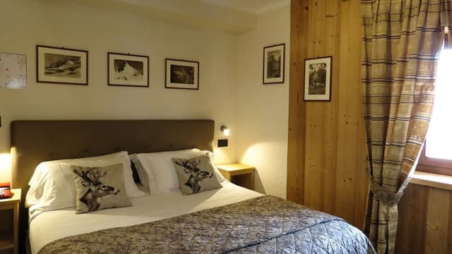 Double Room, 1 Queen Bed
