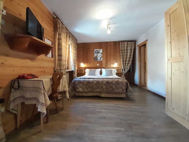 Double Room, 1 Queen Bed