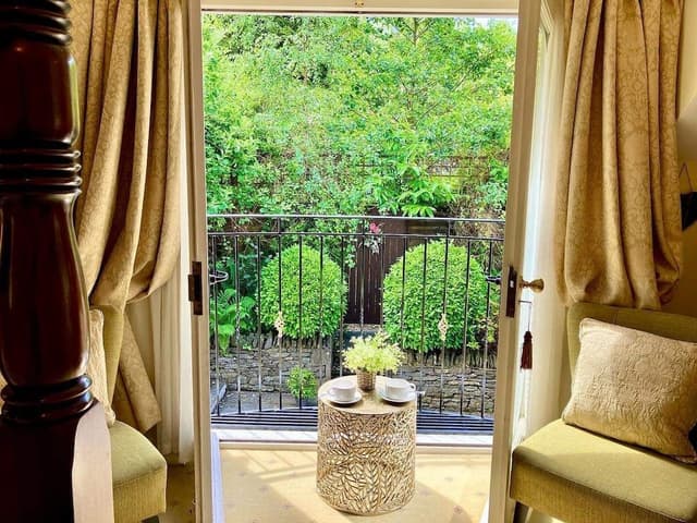Romantic Double Room (Four Poster Bed)