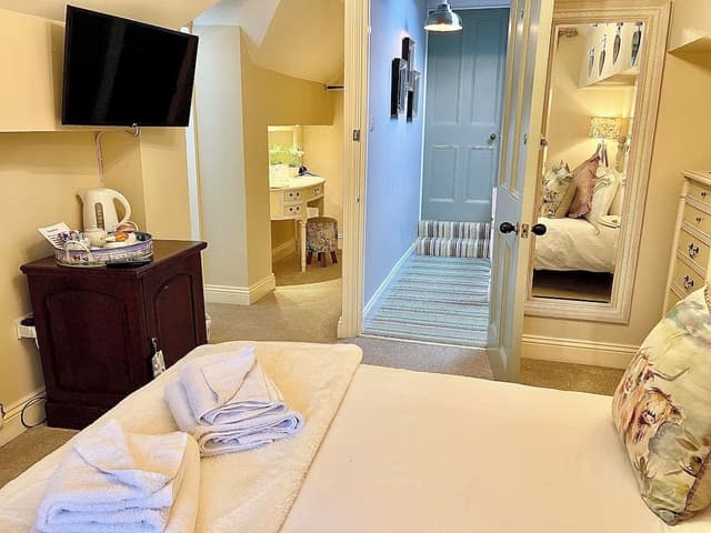 Standard Room, 1 King Bed