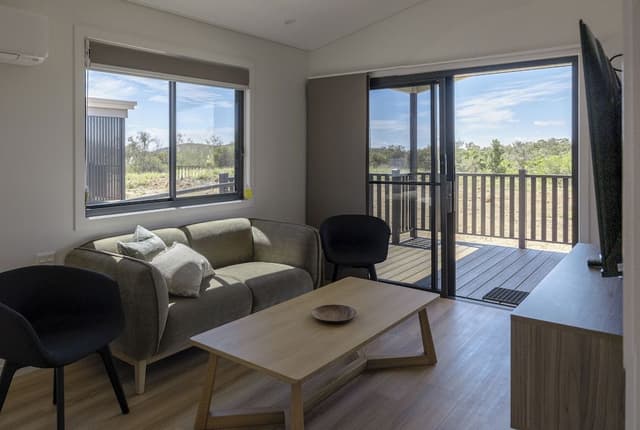 Deluxe 2 Bedroom Access Cabin - Sleeps 4