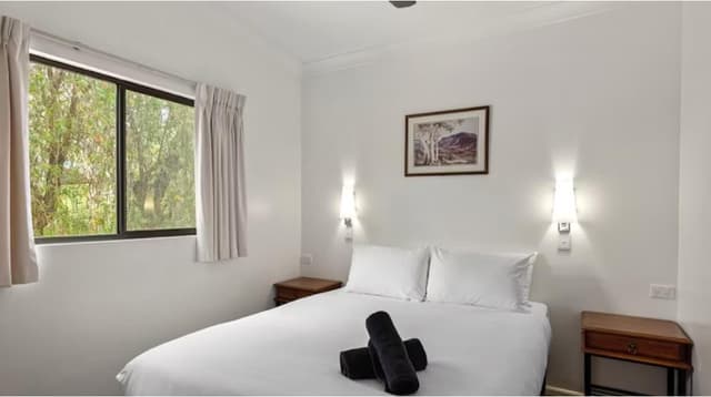Deluxe 2 Bedroom Cabin - Sleeps 4