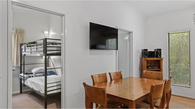 Deluxe 2 Bedroom Cabin - Sleeps 4