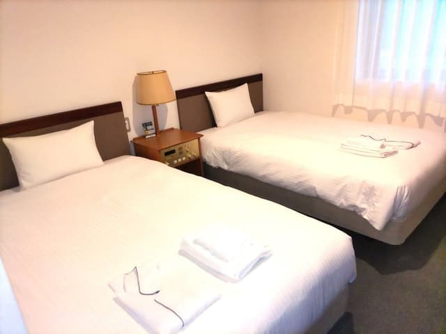 Twin Room, Smoking
