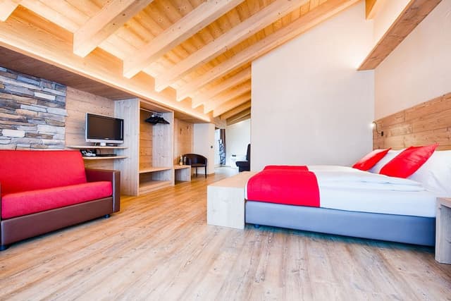 Junior Suite, Jetted Tub, Mountain View